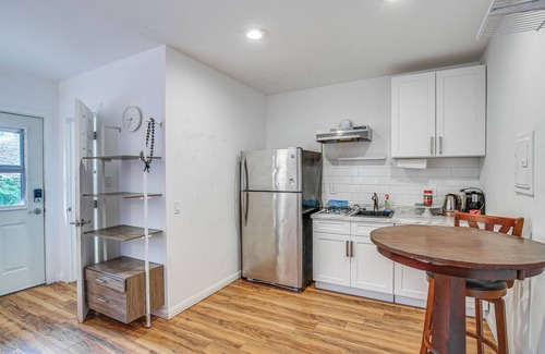 Central San Pedro Apartment | Pet-Friendly San Pedro Studio ~ 3 Mi to the Ocean!