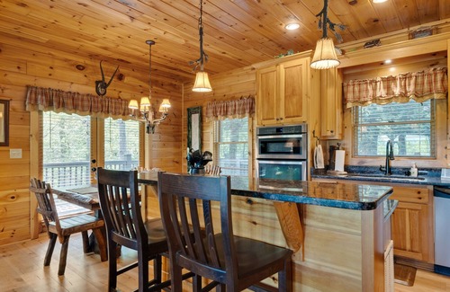 Foxfire Estates Cabin | Pet Friendly, Shade Tree Lodge, Minutes to Downtown Blue Ridge, GAn