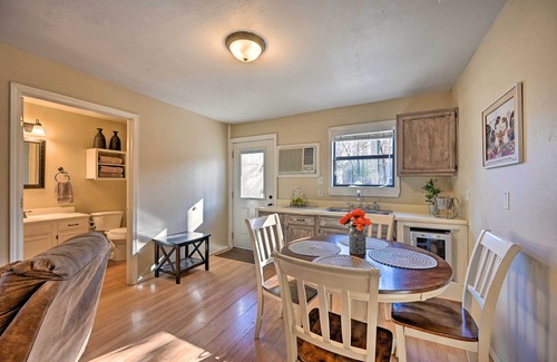 Broken Bow Cottage | Pet-Friendly 'Shady Oaks' Broken Bow Gem w/Patio!