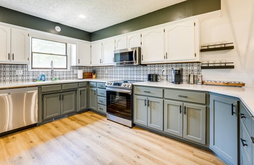 Shell Knob House | Pet-Friendly Shell Knob Retreat w/ Deck & Grill!