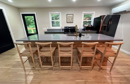 Creola Cabin | Pet friendly shipping container home. Located close to the parks and winery.