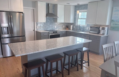 Carolina Beach House | Pet friendly single family 3BR/2BA home with private pool and hot tub!