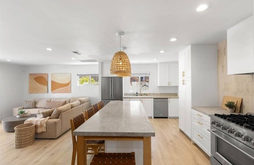 Loma Alta House | Pet Friendly, Single Story Home with Large Yard, 10 min from the beach