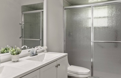 Fellowship House | Pet Friendly, Sleeps 8, 8 minutes from WEC (World Equestrian Center)