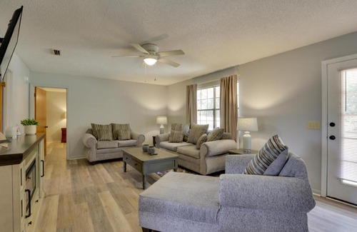 Slocomb House | Pet-Friendly Slocomb Vacation Rental with Sunroom!