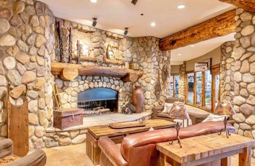 Crested Butte Condo | PET Friendly, SLOPE-Side, Sleeps 4, Kitchen & POOL