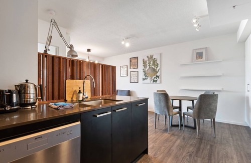 South Brisbane Apartment | Pet Friendly! South Brisbane One Bedroom Apartment
