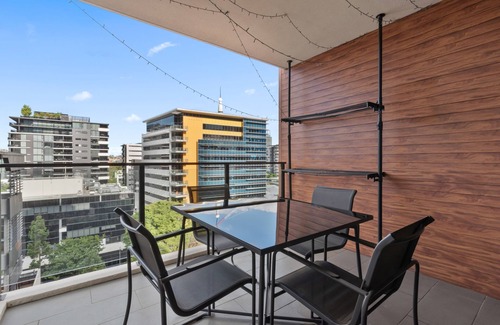 South Brisbane Apartment | Pet Friendly! South Brisbane One Bedroom Apartment