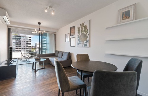 South Brisbane Apartment | Pet Friendly! South Brisbane One Bedroom Apartment