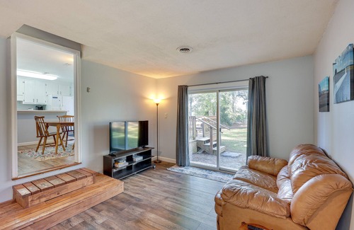 Southport House | Pet-Friendly Southport Home w/Deck: 8 Mi to Beach