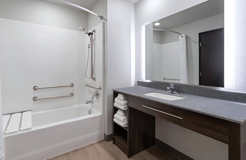 Watertown Hotel | Pet-Friendly Spacious Room w/Kitchen Near Codington Heritage Museum – 2.7 Miles