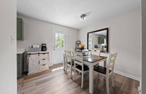 Oak Grove House | Pet-Friendly Stay & EV Ready | Sleeps 6 Plus