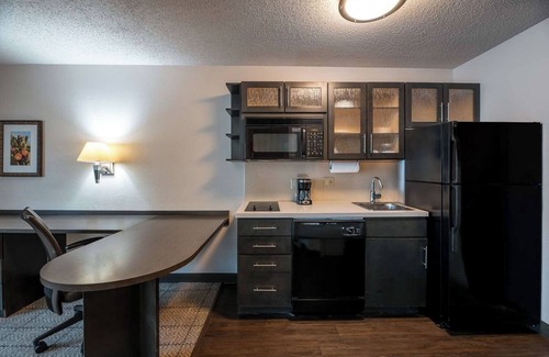 Park Central Hotel | Pet-Friendly Stay in Richardson! Close to NorthPark Center! FREE Parking Onsite