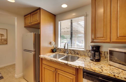 Palm Desert House | Pet-Friendly Stay w/Patio in Palm Desert Resort!