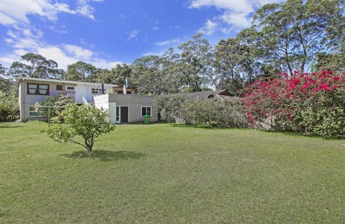 Pearl Beach House | Pet friendly, stroll to beach