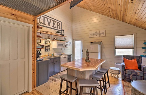 Mountain View Apartment | Pet-Friendly Studio w/Loft & Mountain Views!