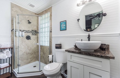 Gainesville House | Pet friendly studio on 2nd level with a full bathroom and kitchen