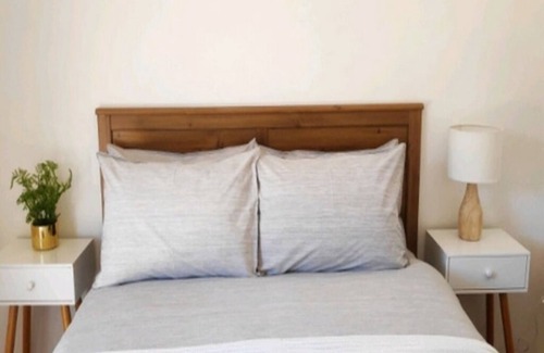 Glenfield Apartment | ❤️Pet Friendly🐾 Stunning Queen Room + TV +Parking+🍵☕