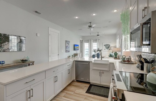 Cinnamon Shore Condo | Pet-Friendly, Stylish Condo w/Cinnamon Shore Pools, Dining & More!