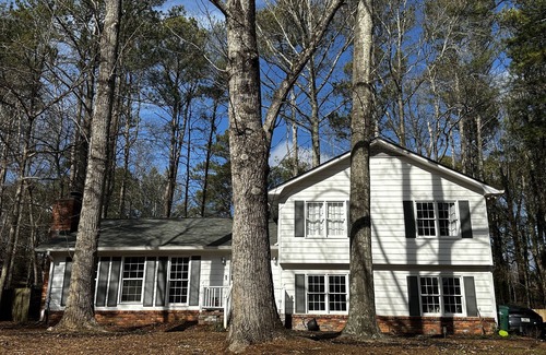 Marietta House | Pet Friendly Suburban Retreat: Modern Comforts for Families w/firepit