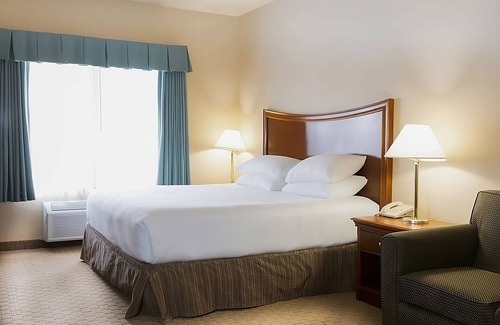 McMinnville Hotel | Pet-friendly Suite w/Free Parking! A 5-minute drive away from Third Street!