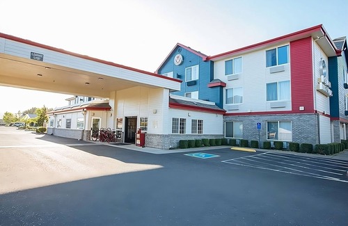 McMinnville Hotel | Pet-friendly Suite w/Free Parking! A 5-minute drive away from Third Street!