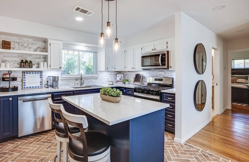 Tomball Cottage | Pet-Friendly Tomball Cottage: Steps to Downtown!