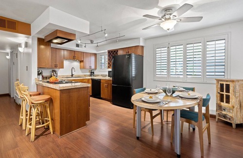 South Scottsdale Condo | Pet-friendly tropical old town Scottsdale home with community pool, and patio!