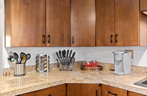 South Scottsdale Condo | Pet-friendly tropical old town Scottsdale home with community pool, and patio!