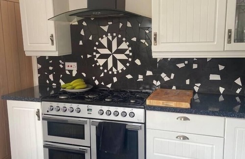 Porthcawl House | Pet friendly, unique 4-Bed Bungalow in Porthcawl