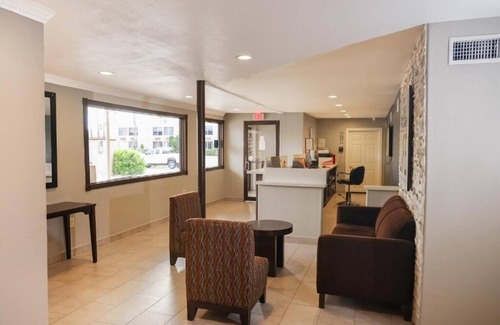 McAllen Hotel | Pet-Friendly Unit By Quinta - Free Parking And Swimming Pool Available