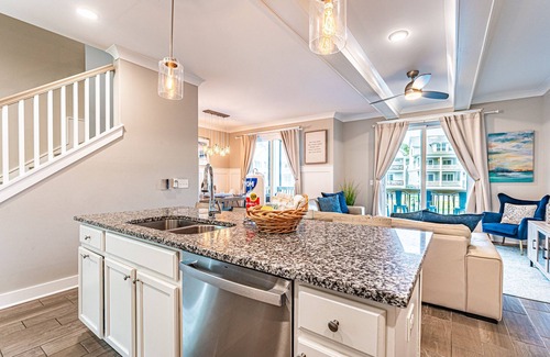 Folly Field House | Pet Friendly| HeatedPool| Kids Room| Beach Equipment |Short walk to the Beach