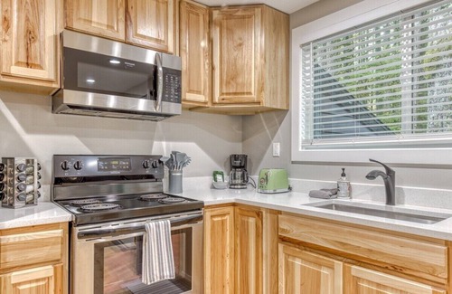Mount Hood Village Apartment | Pet-Friendly, Private BBQ Deck - Mt Air Unit 7