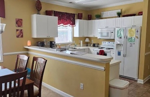 North Myrtle Beach Condo | Pet Friendly 2B/2B Condo in Barefoot Resort Close to N MB Sports Complex