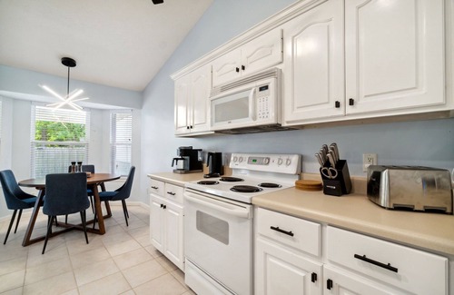 Thomas Drive House | Pet Friendly, great outdoor space & spacious