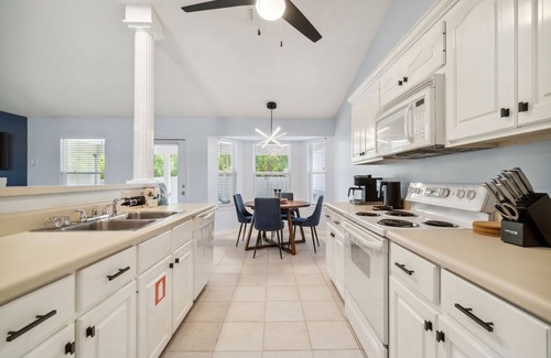 Thomas Drive House | Pet Friendly, great outdoor space & spacious
