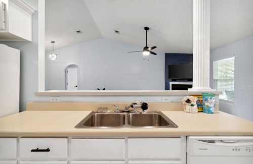Thomas Drive House | Pet Friendly, great outdoor space & spacious
