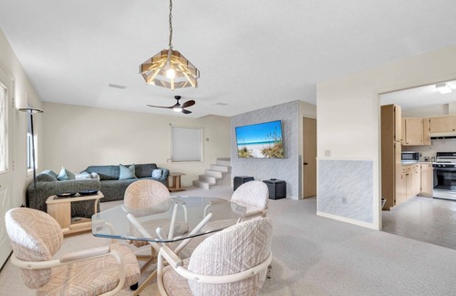 West Panama City Beach House | 🐶Pet Friendly - Walk to Beach -Dragonfly Deck🏖️