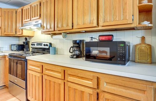 Lake Huntington Apartment | Pet-Friendly Vacation Rental w/ Kayaks & Rowboat!