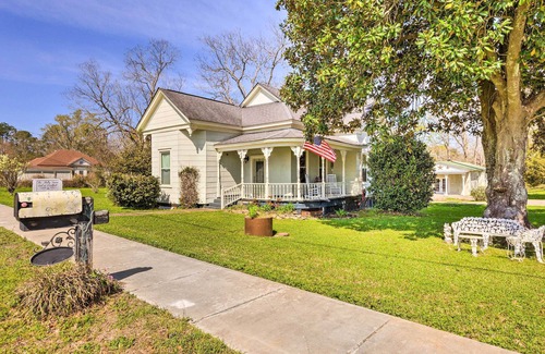 Purvis House | Pet-Friendly Vacation Rental w/Deck & Yard!