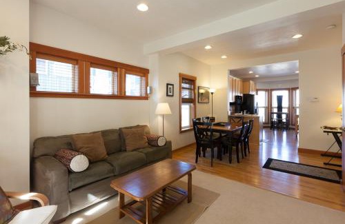 Hood River House | Pet Friendly Venturi BBQ on the Deck