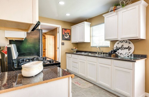 Bloomington House | Pet-Friendly Victoria Home - Kayak, Fish & Golf!
