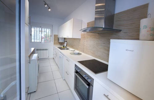 Vinaros House | Pet-Friendly Villa close to the Beach with Private Pool, Garden, Terraces, BBQ & Wi-Fi