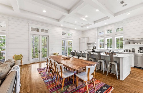 Watercolor House | Pet Friendly WaterColor 4BR Home in the Lake District