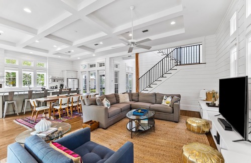 Watercolor House | Pet Friendly WaterColor 4BR Home in the Lake District