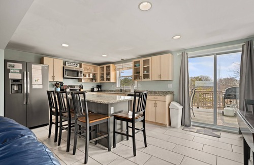 Newbury Apartment | PET FRIENDLY-Walk to Beach -Fire Pit - 40 Min to Salem, MA - WINTER RENTAL AVAIL