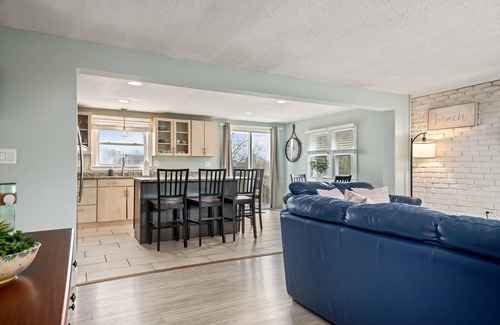 Newbury Apartment | PET FRIENDLY-Walk to Beach -Fire Pit - 40 Min to Salem, MA - WINTER RENTAL AVAIL