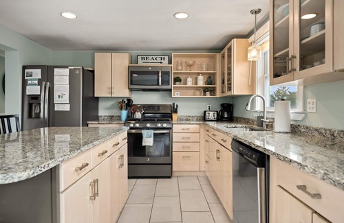 Newbury Apartment | PET FRIENDLY-Walk to Beach -Fire Pit - 40 Min to Salem, MA - WINTER RENTAL AVAIL