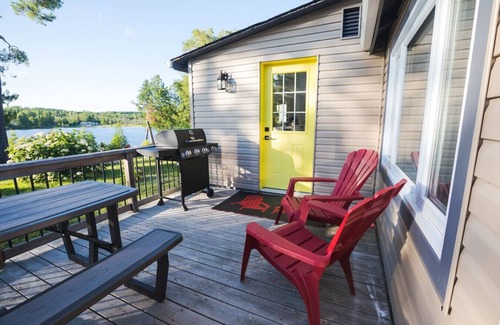 Tudor and Cashel Cottage | Pet Friendly-Waterfront-BBQ-Firepit-2.5hr from GTA