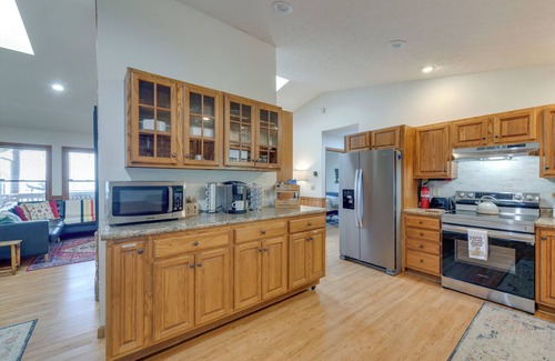 Waynesville House | Pet-Friendly Waynesville Retreat w/Hot Tub!